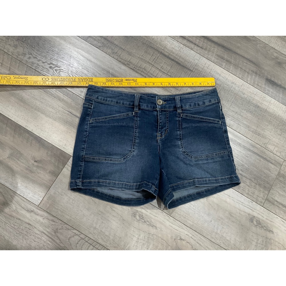 Unionbay Women Medium Wash Denim Utility Shorts Size 9 Stretch Patch Pockets - Picture 2 of 7